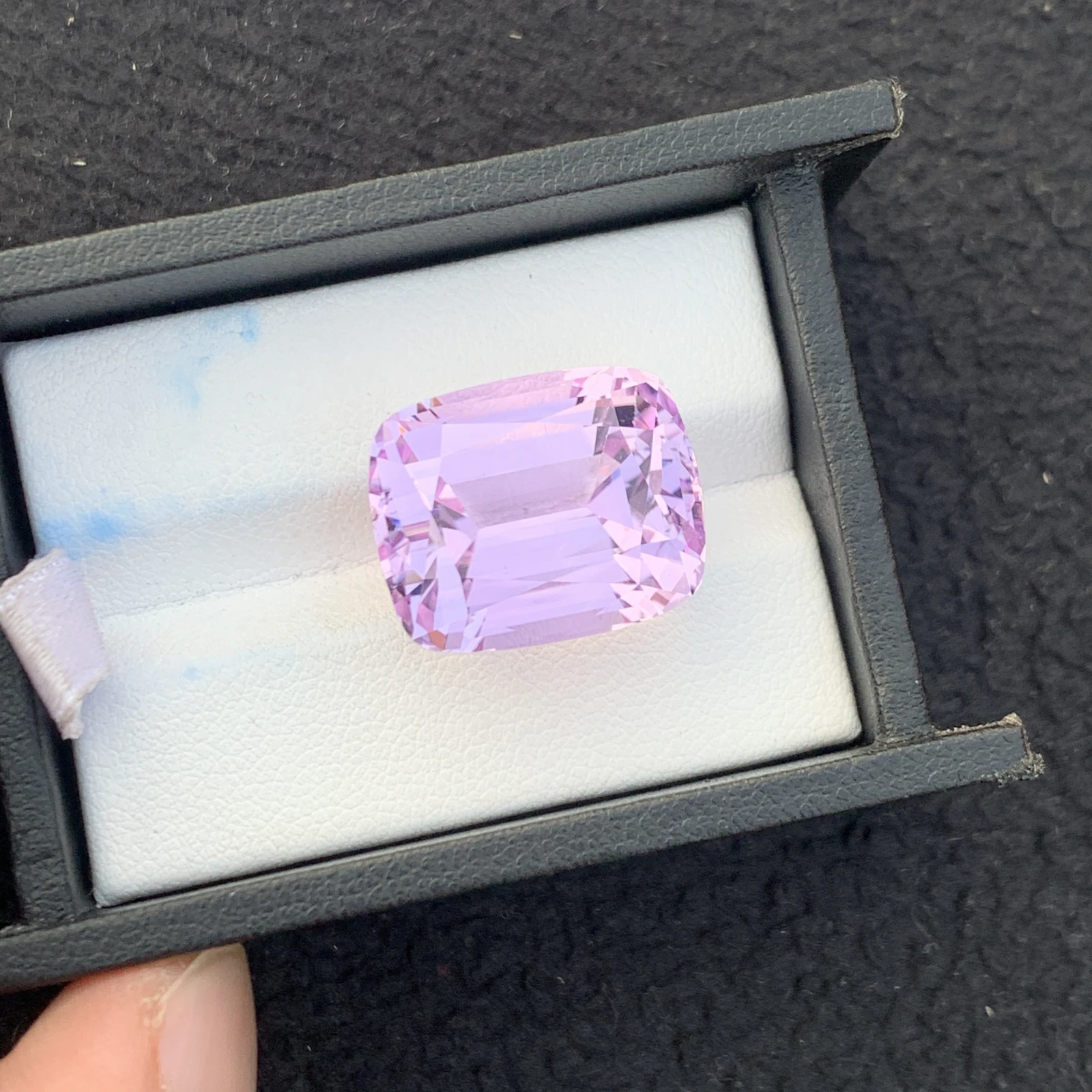 35.54 ct Natural Pink Kunzite Cushion Shape Loose Gemstone from Afghanistan — view 6